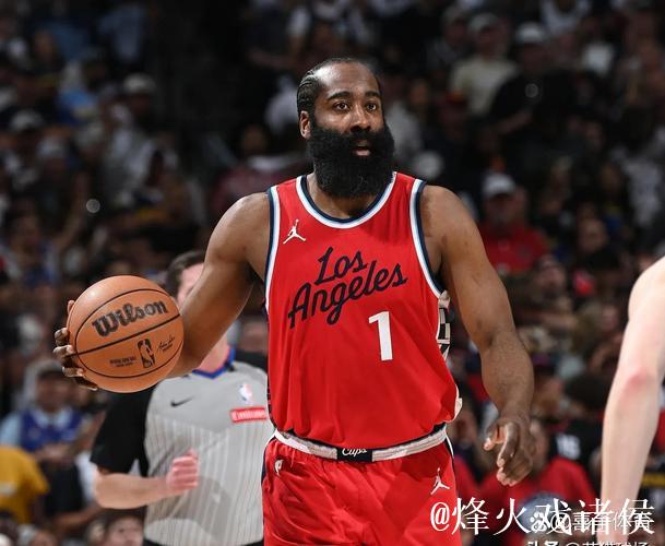 哈登两次助攻邓恩底角三分逆袭领先 哈登两次助攻邓恩底角三分逆袭领先